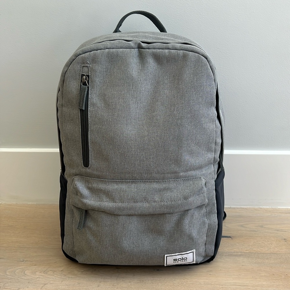 SOLO
New York Re:cover Backpack - gray